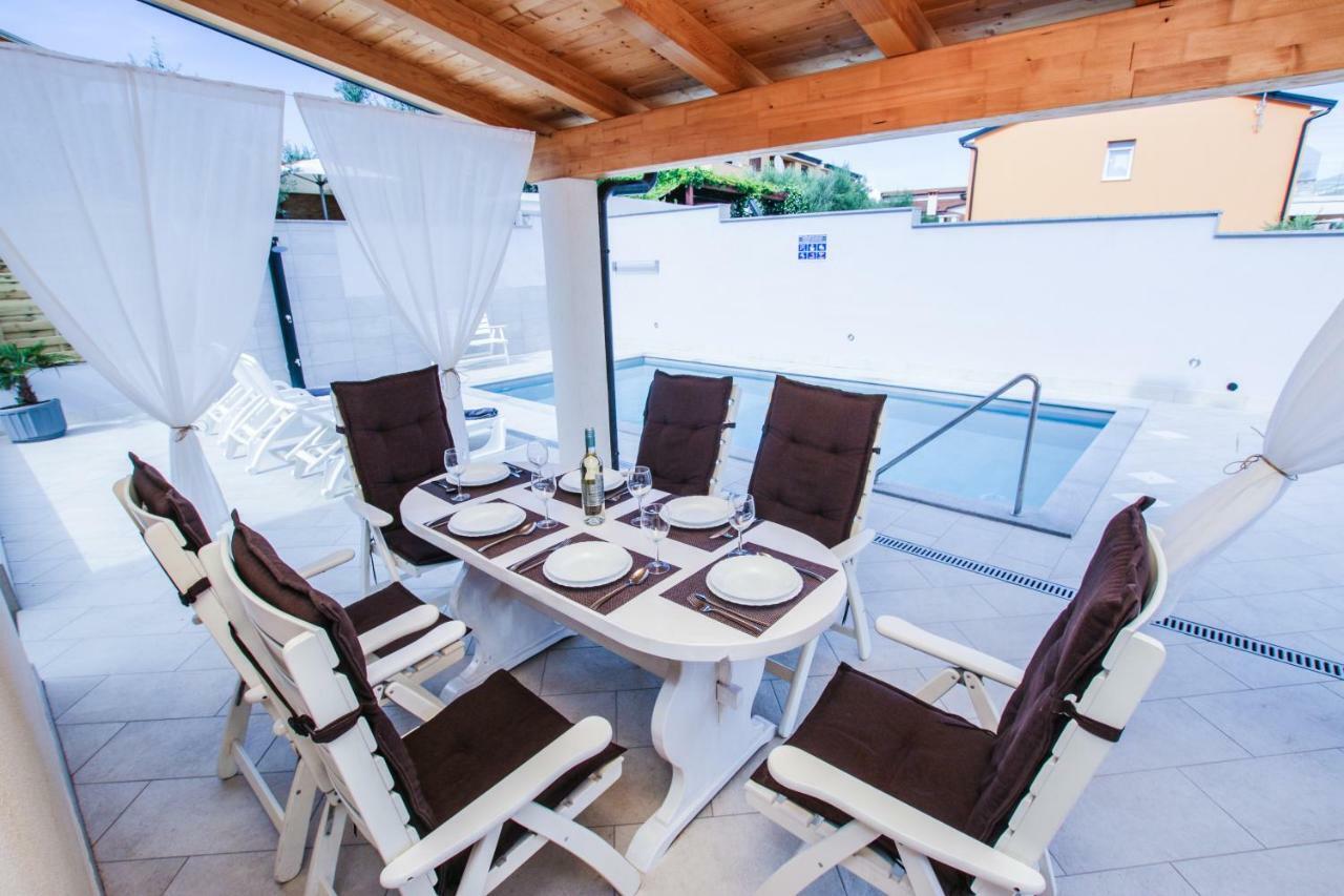 Villa Silver Novigrad With Private Pool Luaran gambar