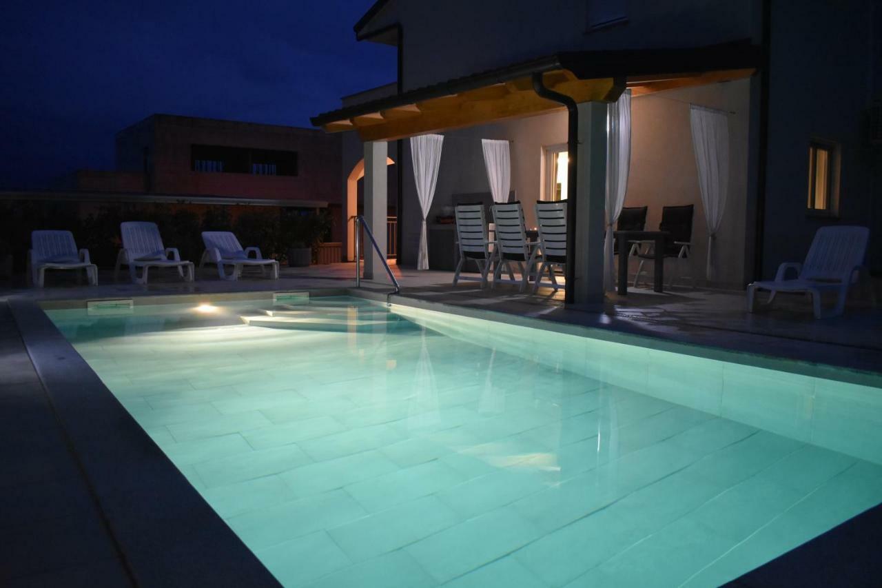 Villa Silver Novigrad With Private Pool Luaran gambar